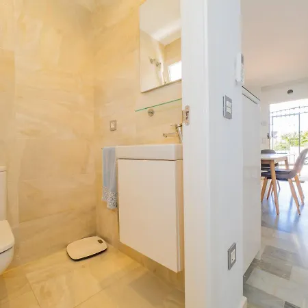 Cubo's Rubi Townhouse מארבלה
