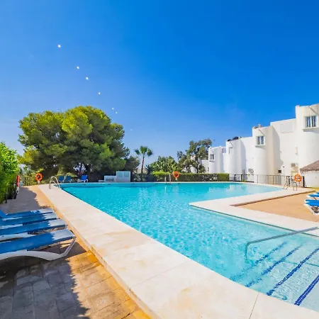 Cubo's Rubi Townhouse מארבלה