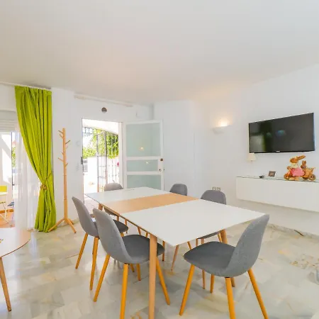 Cubo's Rubi Townhouse בית נופש מארבלה