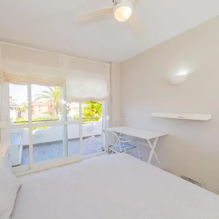 Cubo's Rubi Townhouse מארבלה