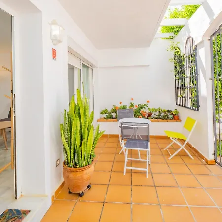 Cubo's Rubi Townhouse מארבלה