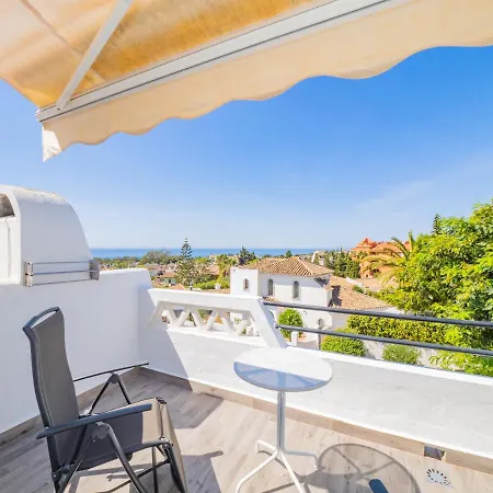 Cubo's Rubi Townhouse מארבלה