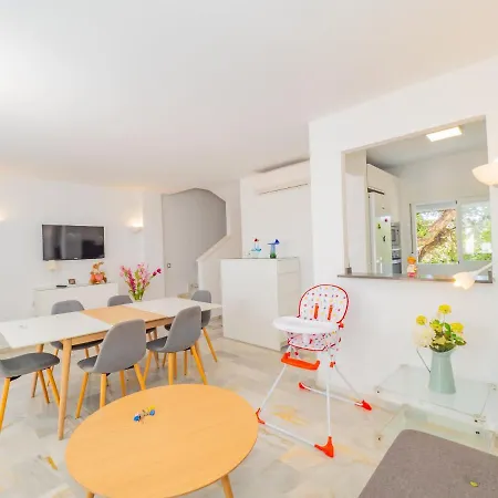 Cubo's Rubi Townhouse * מארבלה