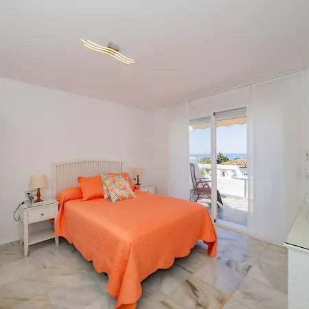 בית נופש Cubo's Rubi Townhouse מארבלה