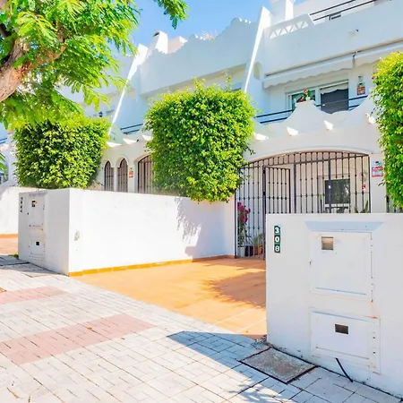 Cubo's Rubi Townhouse בית נופש *